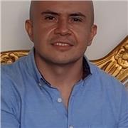 Profesor especialista en Derecho Administrativo, con experiencia en litigio y asesoría en Contratación Pública, Derecho Laboral y Derecho Civil